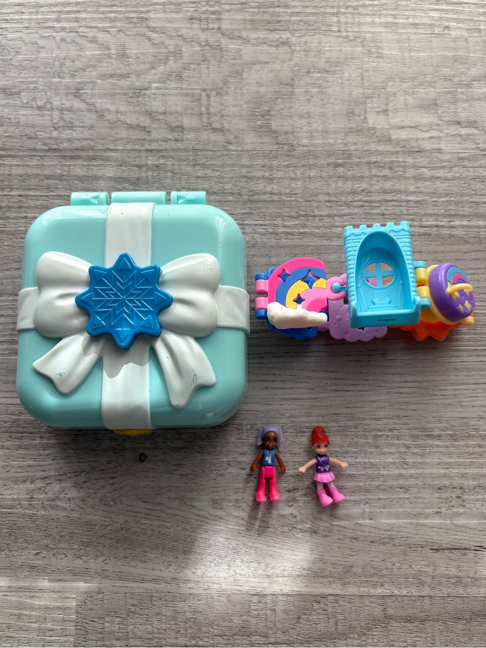 Mattel Polly Pocket Hidden Hideouts Frosty Fairytale Compact Toy + Bracelet Toy